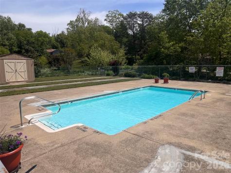1 Hedgerose Court Asheville NC 28805