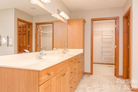 299 Carriage Summitt Way Hendersonville NC 28791