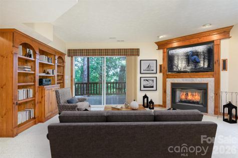 299 Carriage Summitt Way Hendersonville NC 28791