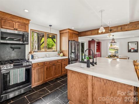 51 Mark Twain Road Asheville NC 28805