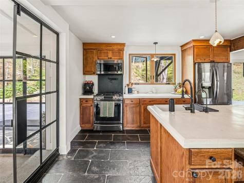 51 Mark Twain Road Asheville NC 28805