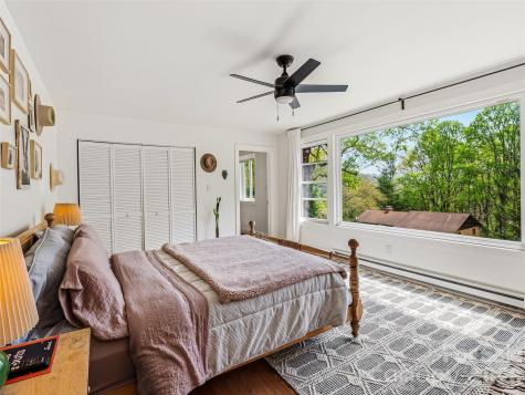 51 Mark Twain Road Asheville NC 28805