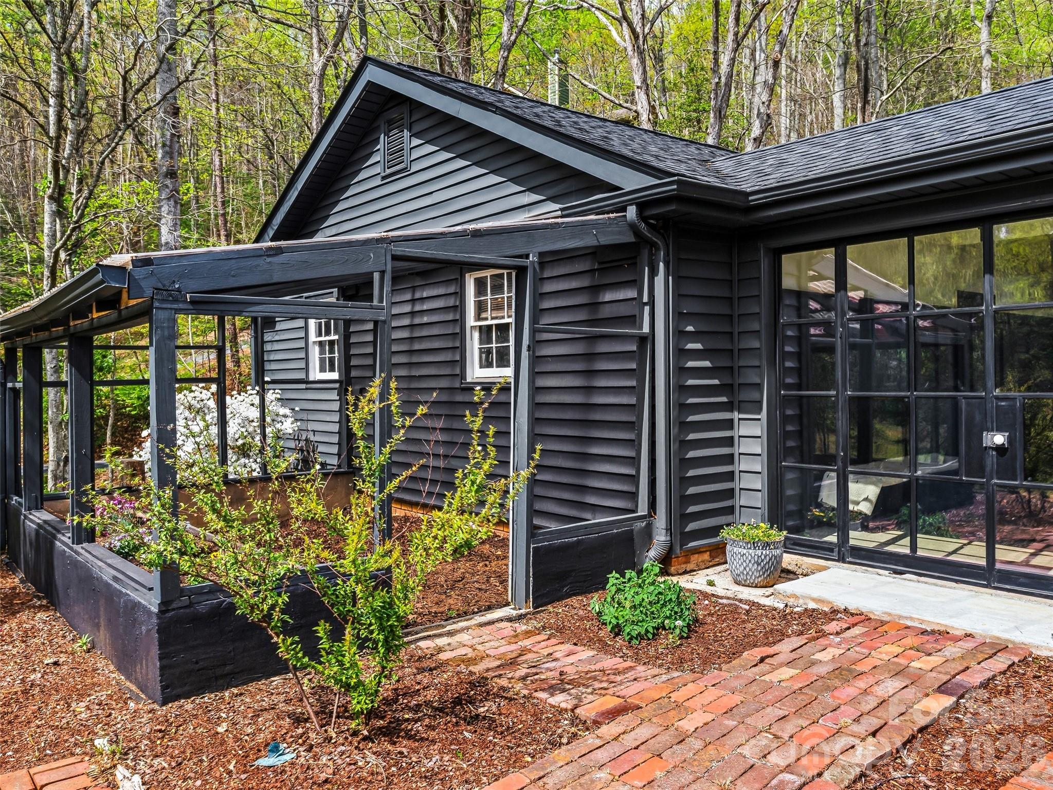 51 Mark Twain Road Asheville NC 28805