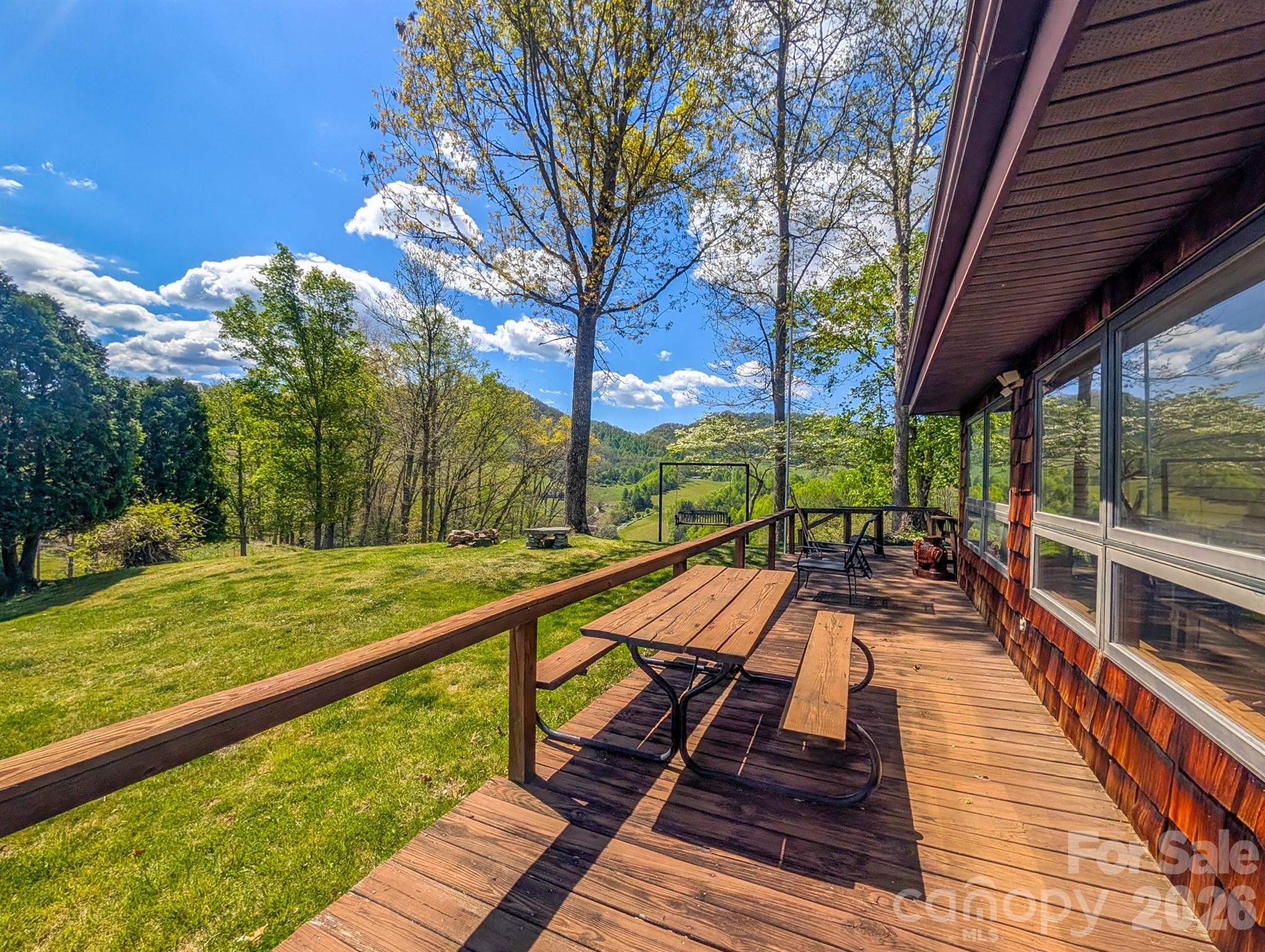 572 Pleasant Valley Road Burnsville NC 28714