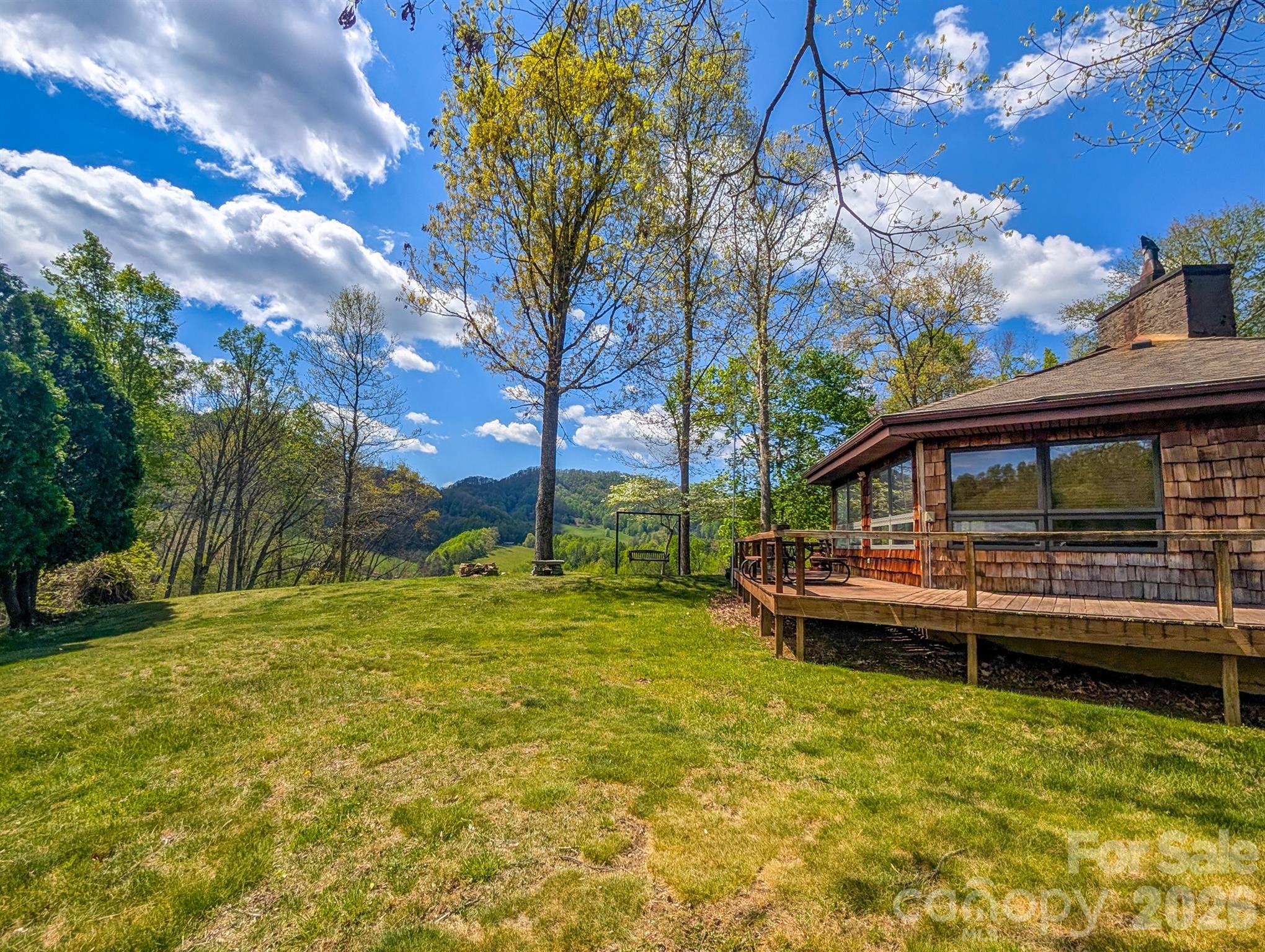 572 Pleasant Valley Road Burnsville NC 28714