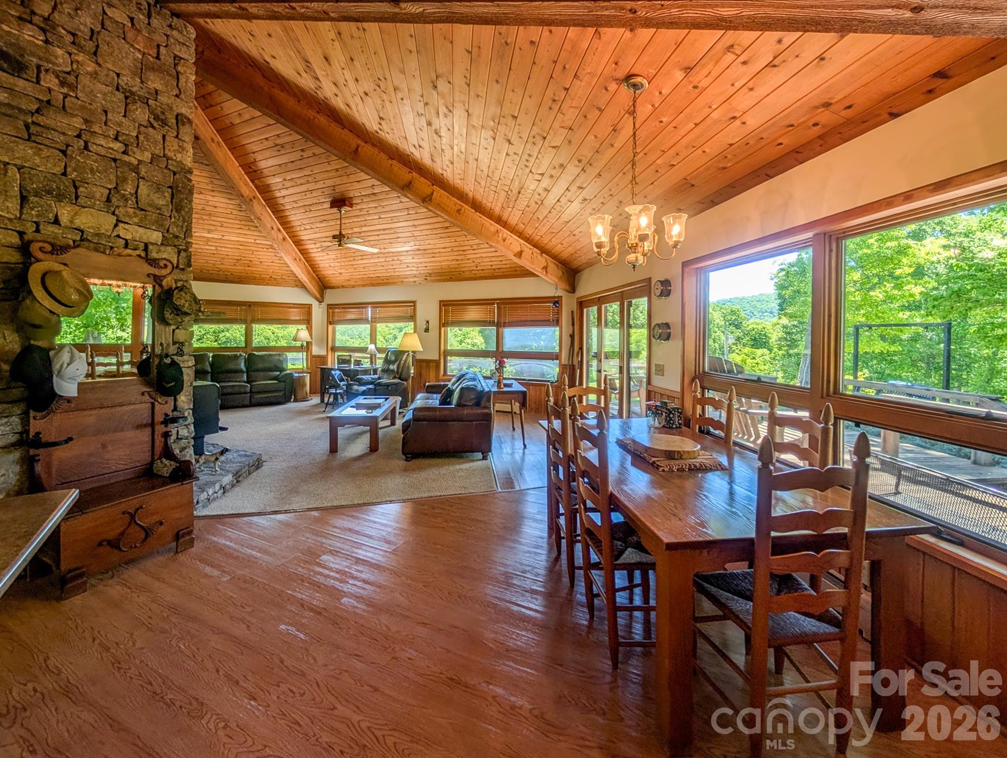 572 Pleasant Valley Road Burnsville NC 28714