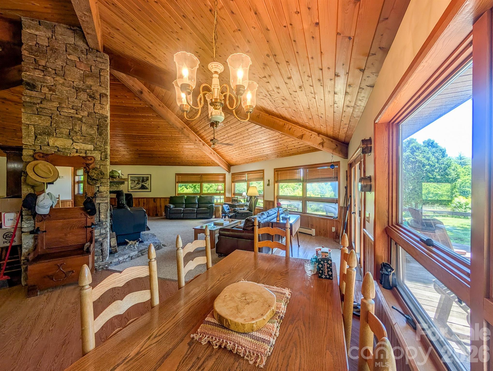 572 Pleasant Valley Road Burnsville NC 28714