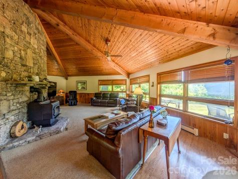 572 Pleasant Valley Road Burnsville NC 28714