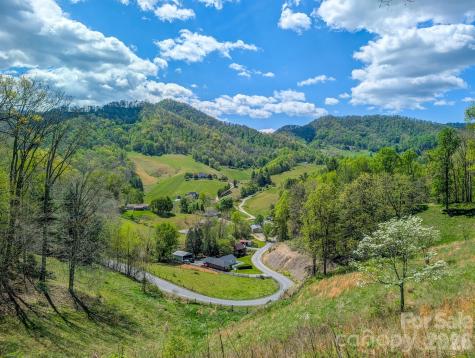 572 Pleasant Valley Road Burnsville NC 28714