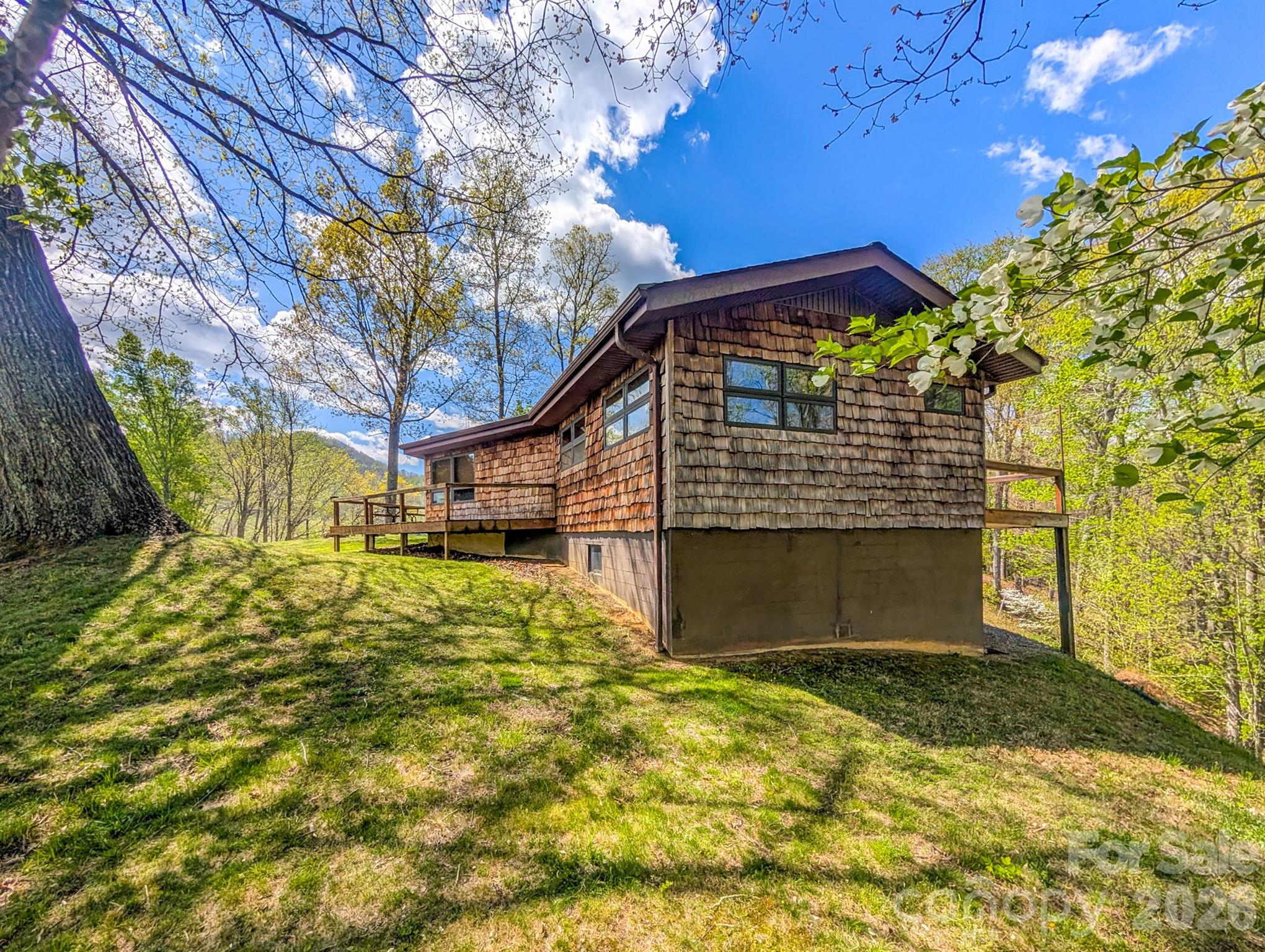 572 Pleasant Valley Road Burnsville NC 28714