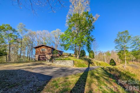 572 Pleasant Valley Road Burnsville NC 28714
