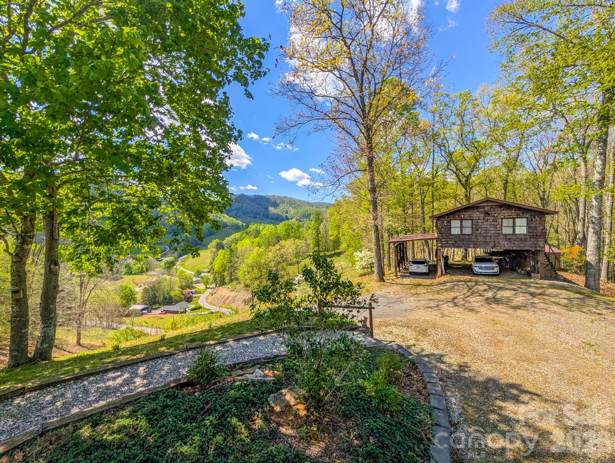 572 Pleasant Valley Road Burnsville NC 28714
