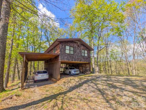 572 Pleasant Valley Road Burnsville NC 28714