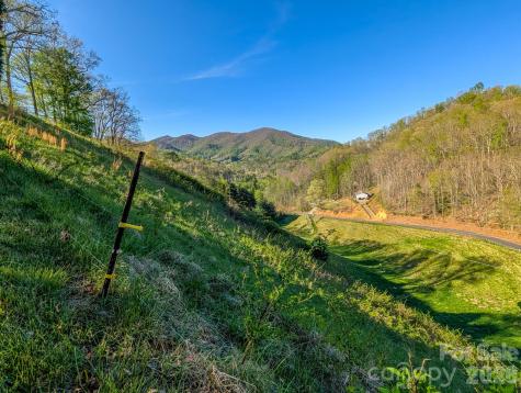 572 Pleasant Valley Road Burnsville NC 28714