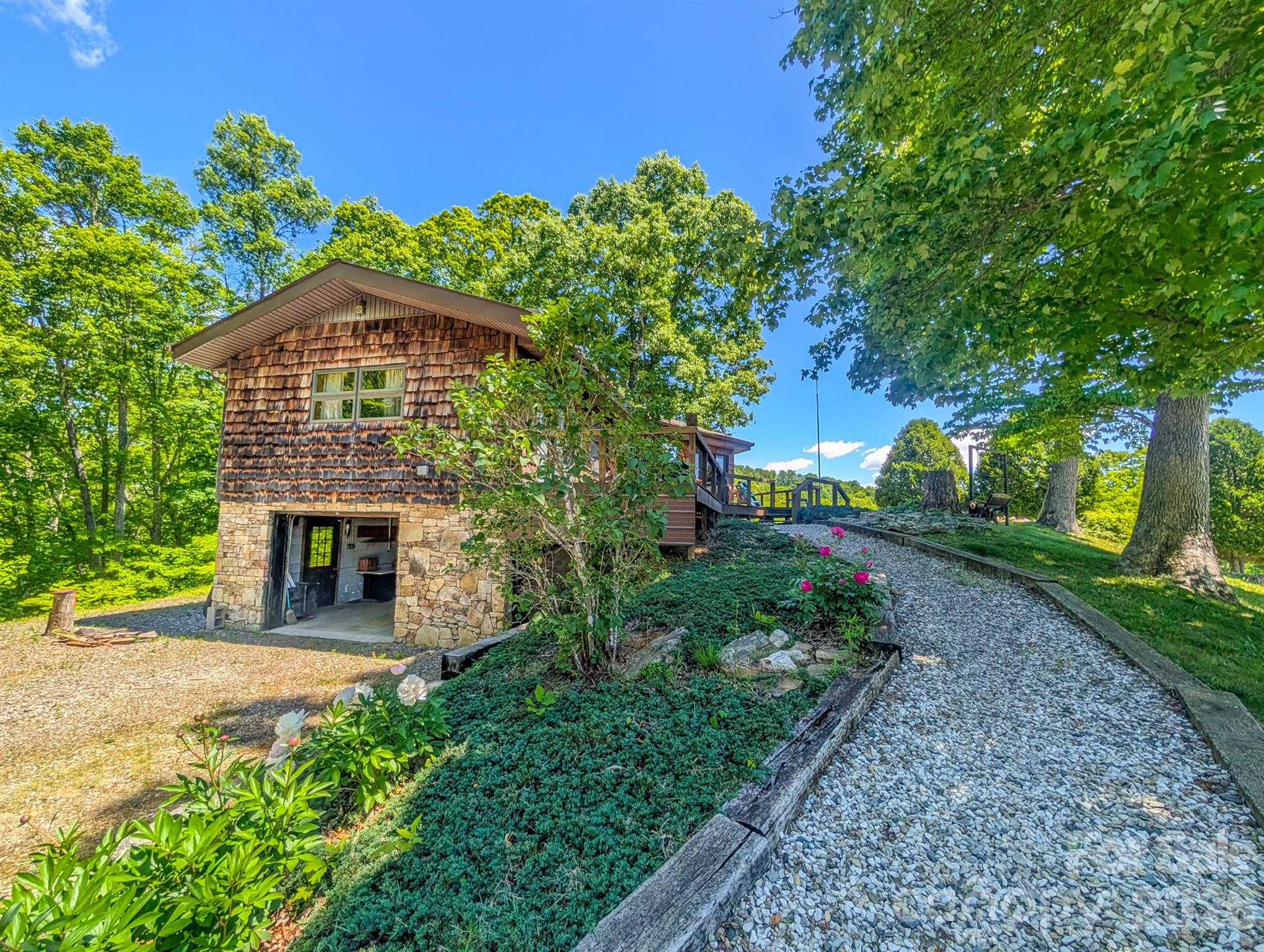 572 Pleasant Valley Road Burnsville NC 28714