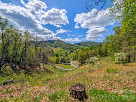 572 Pleasant Valley Road Burnsville NC 28714