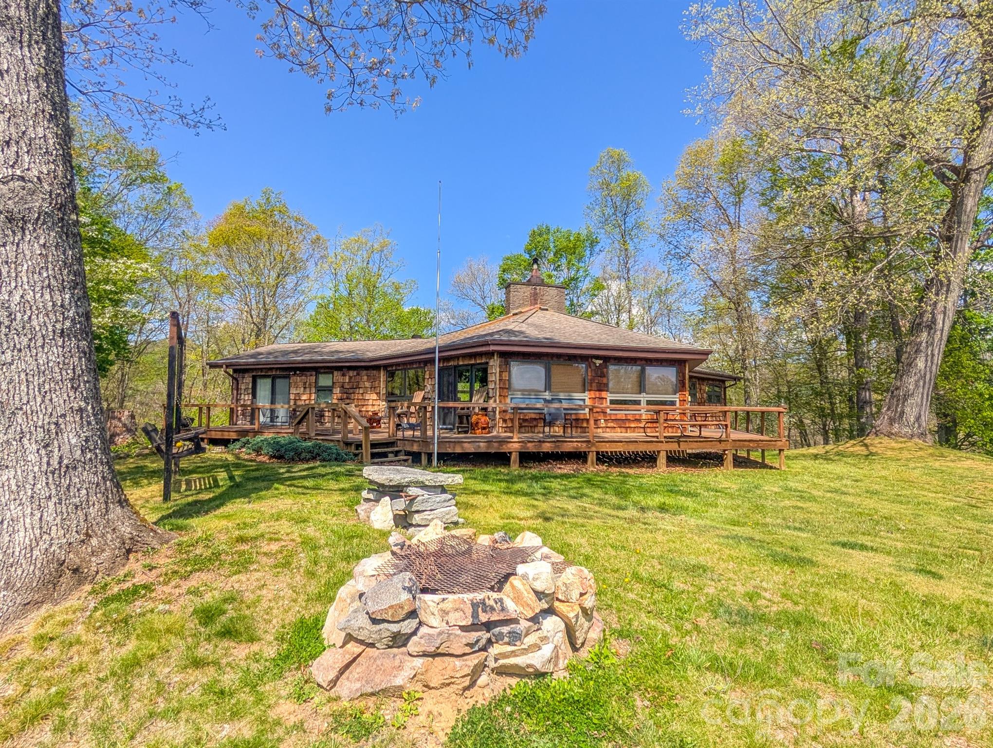 572 Pleasant Valley Road Burnsville NC 28714