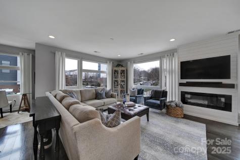 107 W Poindexter Drive Charlotte NC 28203