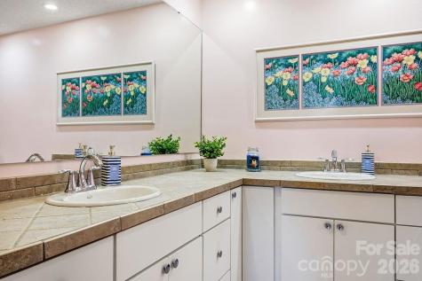 2070 Golfside Lane Hendersonville NC 28739