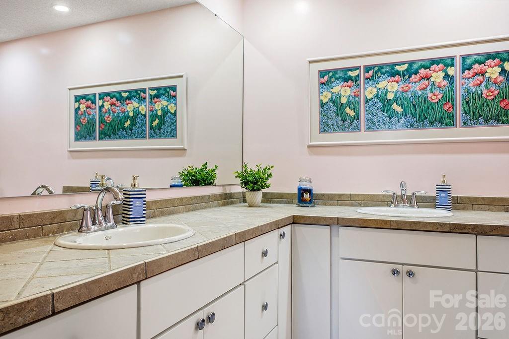 2070 Golfside Lane Hendersonville NC 28739