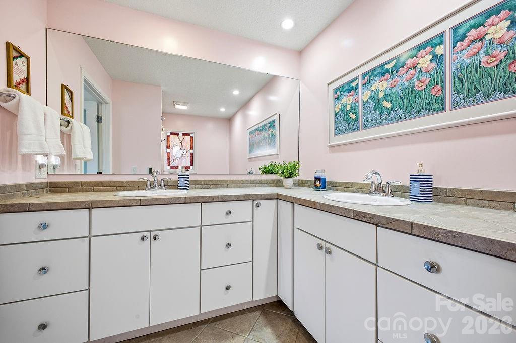 2070 Golfside Lane Hendersonville NC 28739