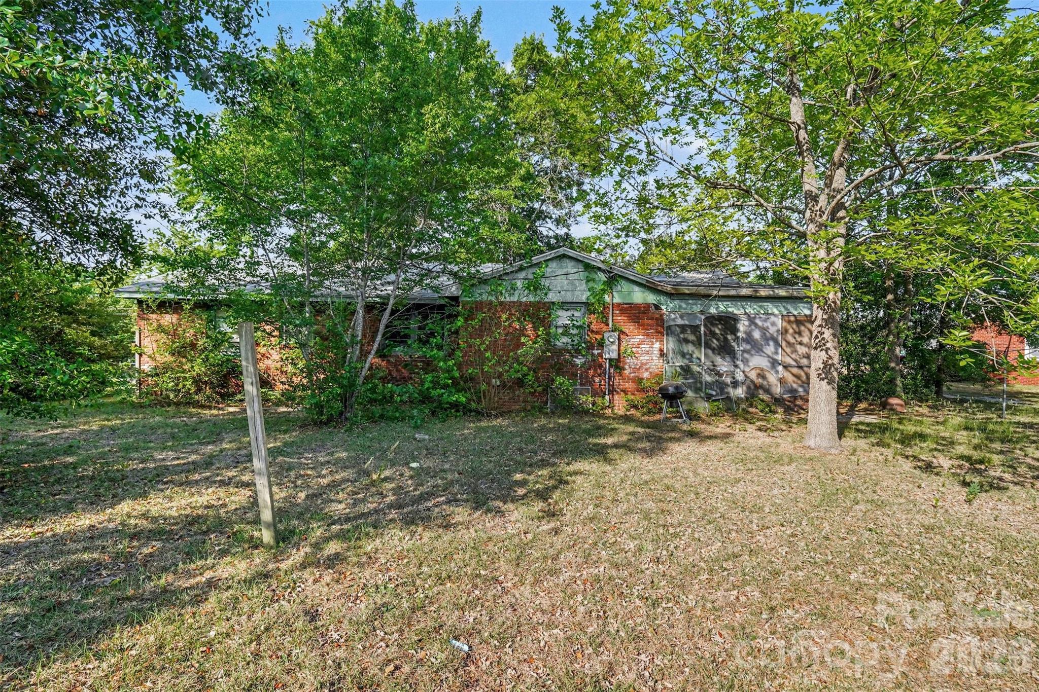 105 W Temple Avenue Rockingham NC 28380