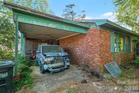 105 W Temple Avenue Rockingham NC 28380