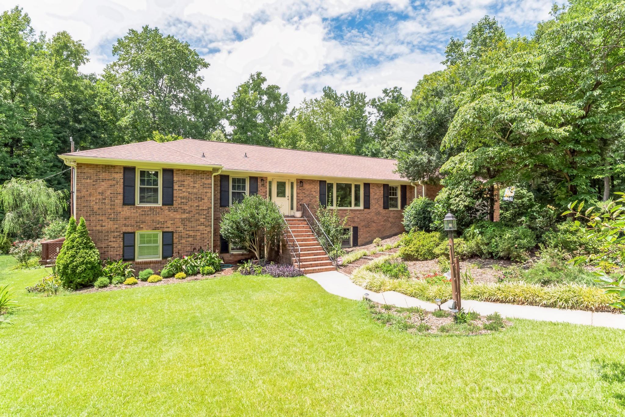 7327 Leesburg Road Charlotte NC 28215
