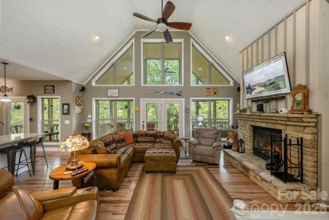 149 Hiwassee Road Lake Toxaway NC 28747