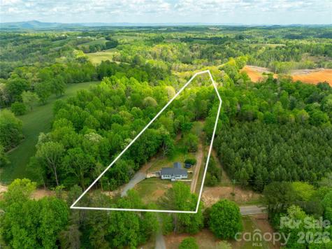 379 Pat Nixon Road State Road NC 28676