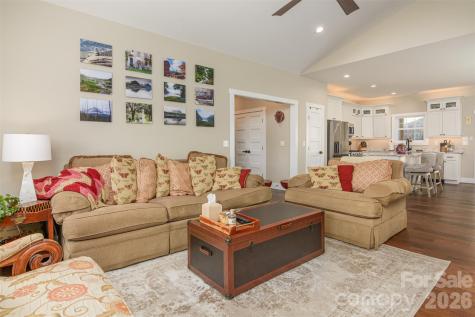138 Olde Oak Way Hendersonville NC 28792