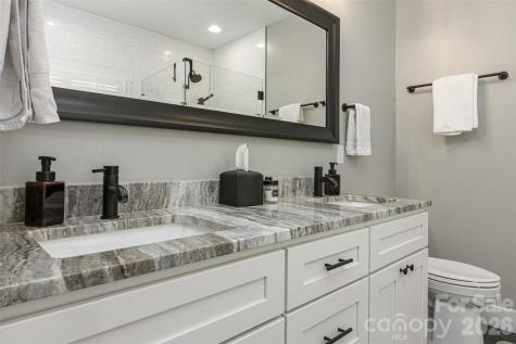 138 Olde Oak Way Hendersonville NC 28792
