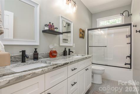 138 Olde Oak Way Hendersonville NC 28792