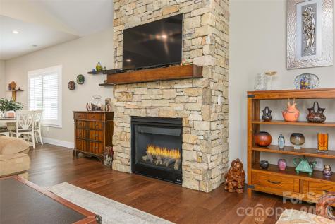 138 Olde Oak Way Hendersonville NC 28792
