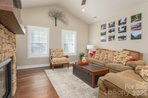 138 Olde Oak Way Hendersonville NC 28792