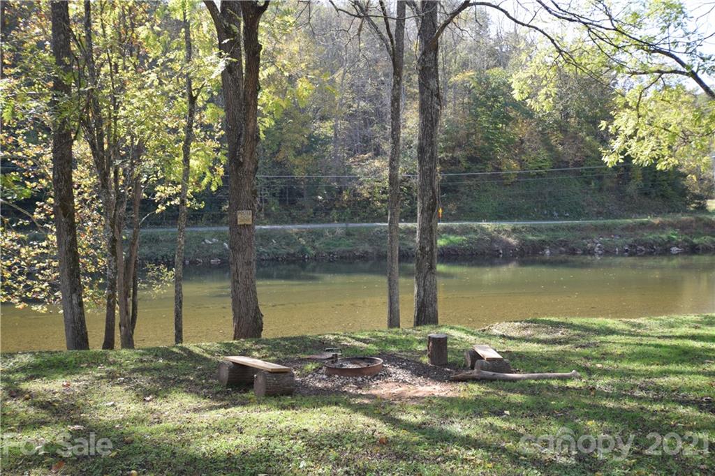 4904 Whitson Branch Road Green Mountain NC 28740