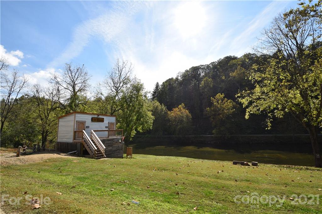 4904 Whitson Branch Road Green Mountain NC 28740