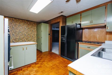 205 Bond Street Marion NC 28752