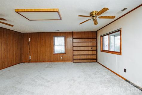 205 Bond Street Marion NC 28752