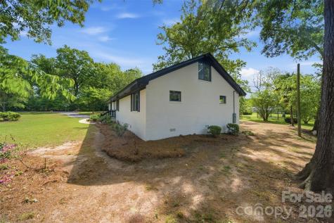 907 Amelia Street Newberry SC 29108