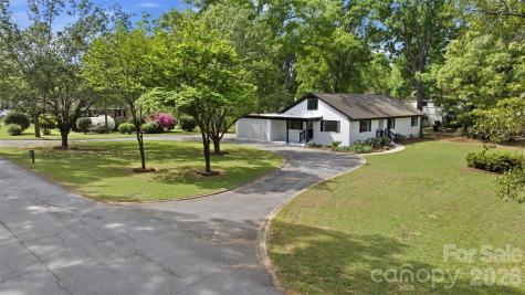 907 Amelia Street Newberry SC 29108