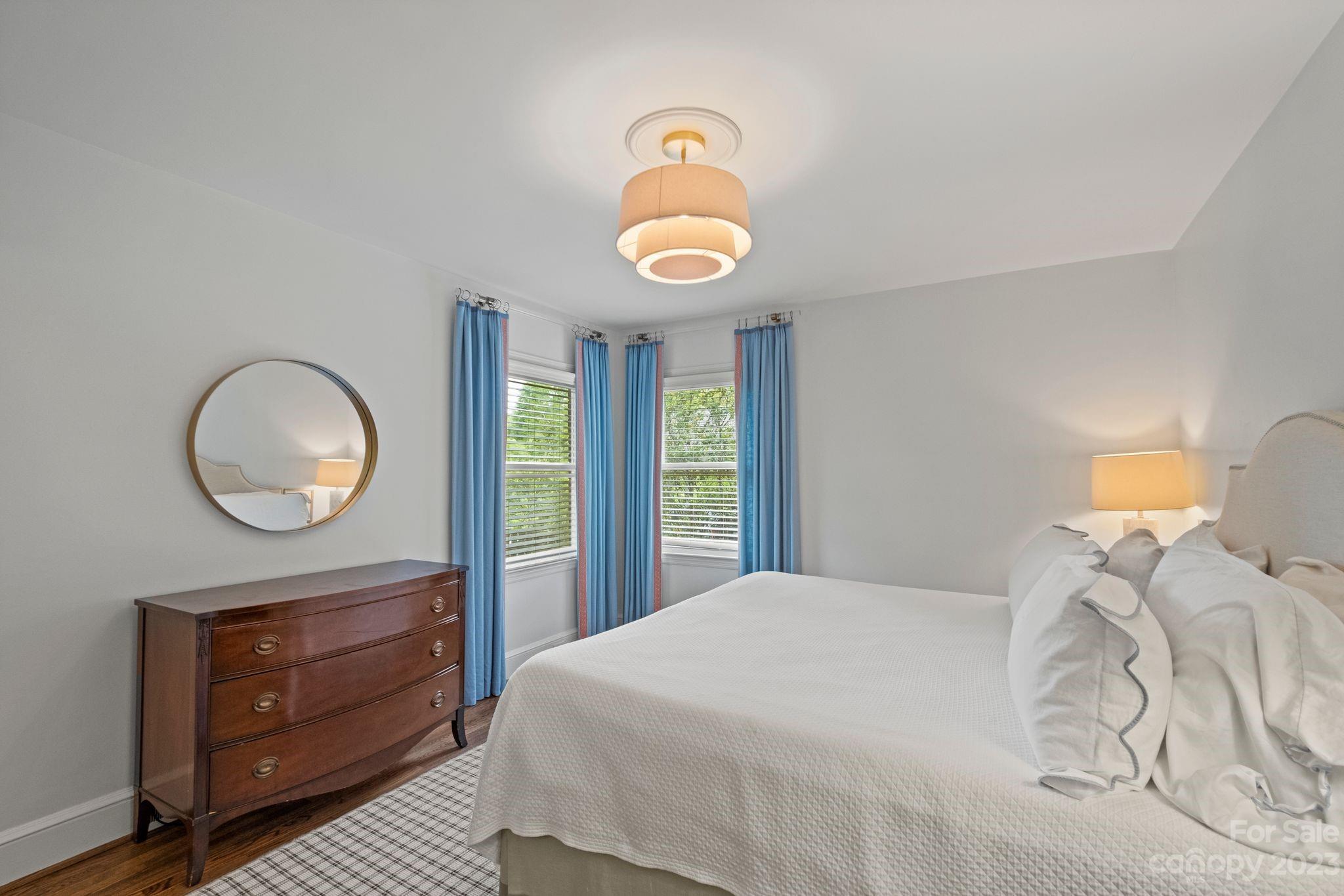 5318 Robinhood Road Charlotte NC 28211