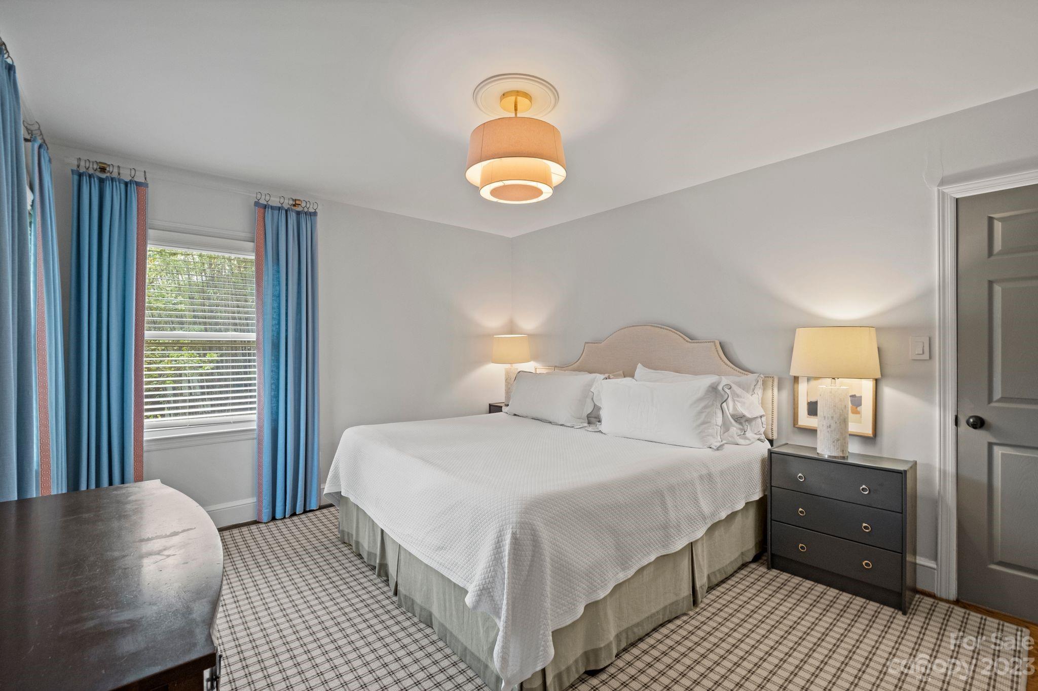 5318 Robinhood Road Charlotte NC 28211