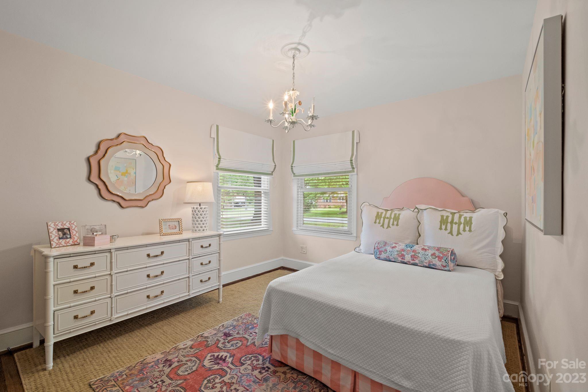 5318 Robinhood Road Charlotte NC 28211