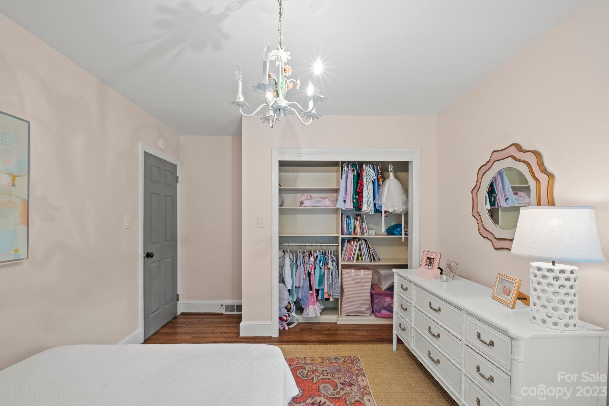5318 Robinhood Road Charlotte NC 28211