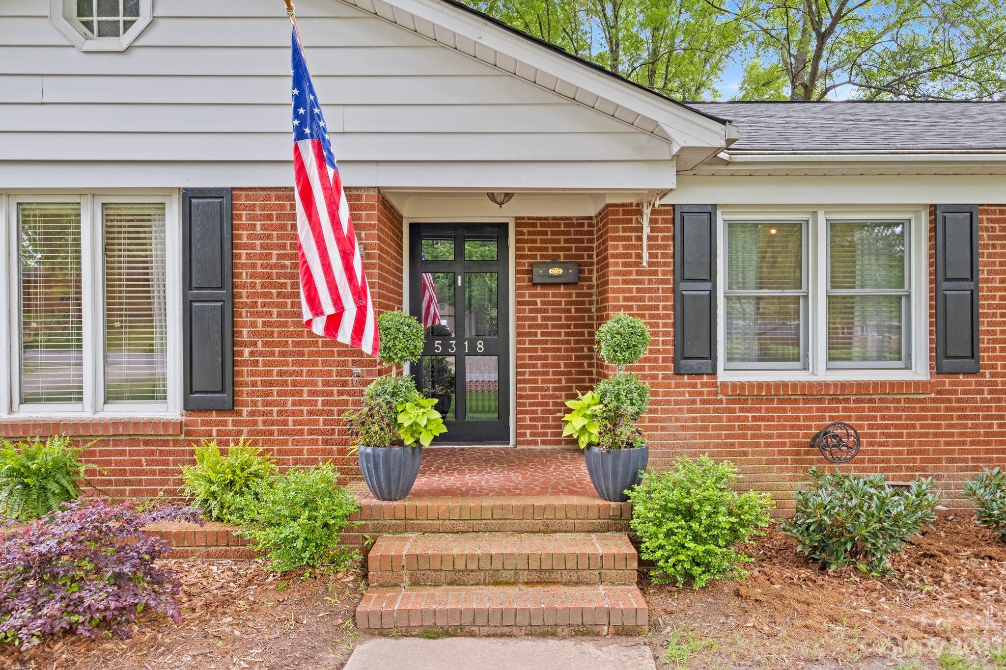 5318 Robinhood Road Charlotte NC 28211