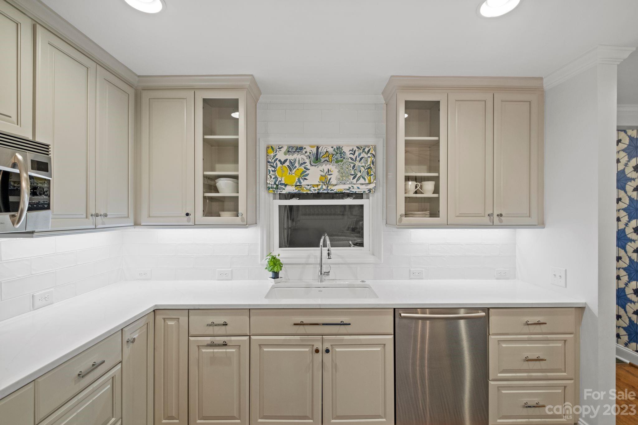 5318 Robinhood Road Charlotte NC 28211