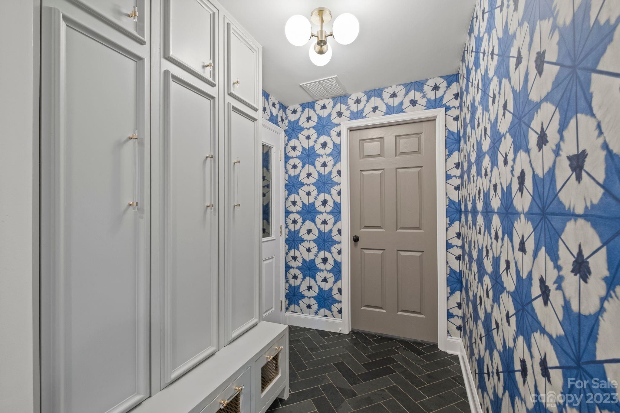 5318 Robinhood Road Charlotte NC 28211