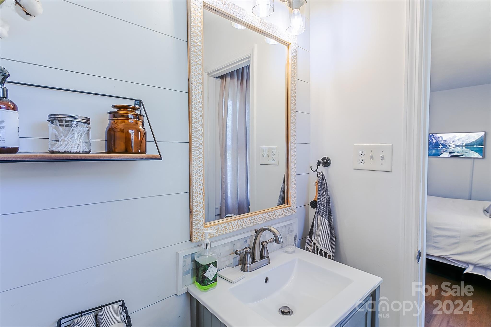 24 Lancelot Lane Asheville NC 28806