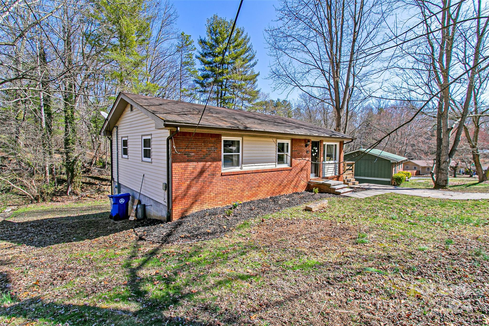 24 Lancelot Lane Asheville NC 28806